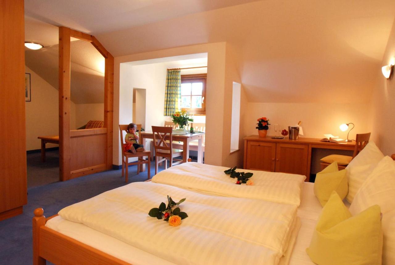 Dachstein West Hotel Gmbh-Kirchenwirt Russbach Русбах-ам-Пас-Ґшютт Екстер'єр фото