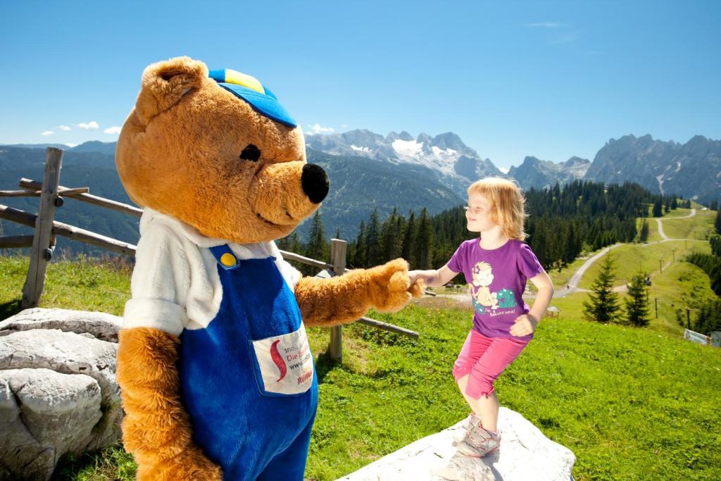 Dachstein West Hotel Gmbh-Kirchenwirt Russbach Русбах-ам-Пас-Ґшютт Екстер'єр фото